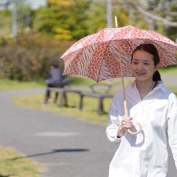 京都で唯一の手捺染による日傘づくり「鷲野染工場｜手捺染」 ｜BECOS