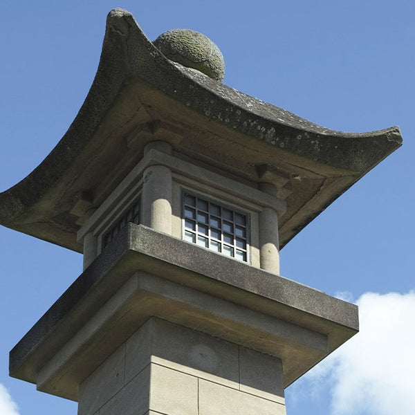 日本庭園に欠かせない出雲石灯ろうは材料の【来待石】が重要 ｜BECOS